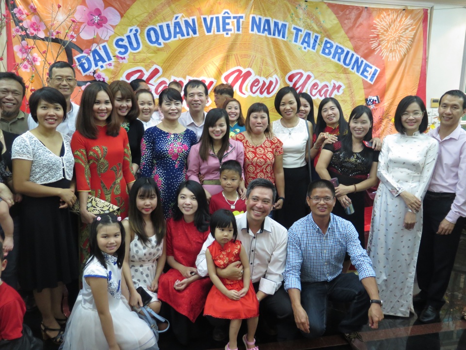 Cộng đồng người Việt tại Brunei tưng bừng đón Xuân Đinh Dậu cong dong nguoi viet tai brunei tung bung don xuan dinh dau