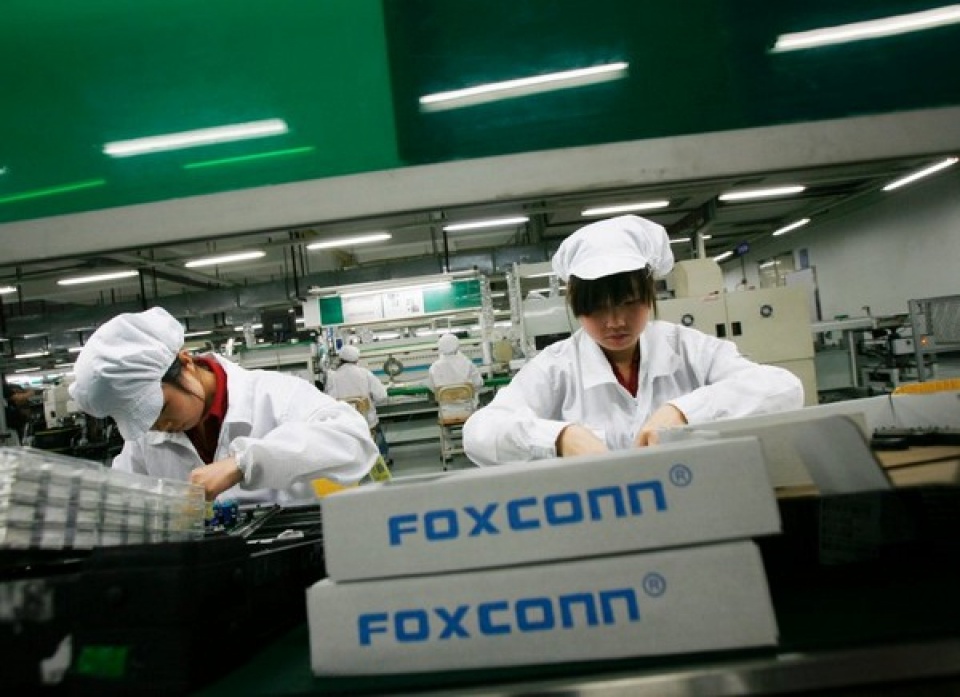 foxconn se xay nha may san xuat man hinh cho iphone tai my