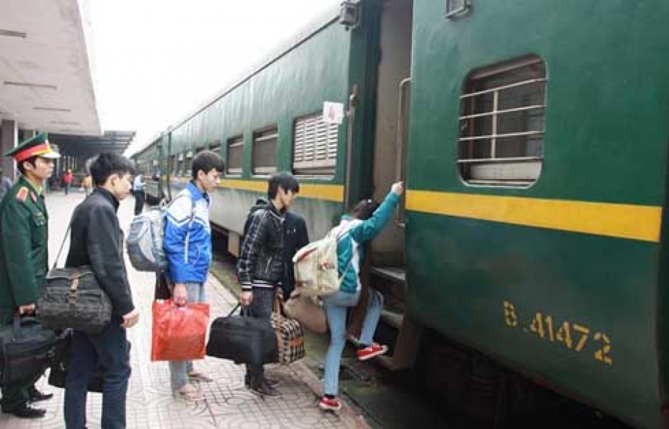 cuc duong sat cong bo 2 so dien thoai duong day nong dip tet