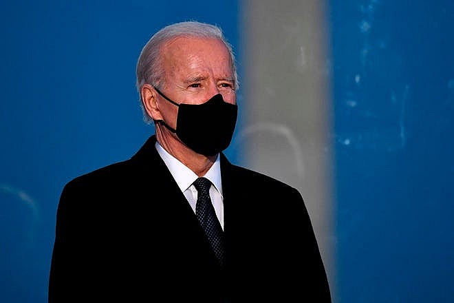 Tổng thống đắc cử Mỹ Joe Biden chủ trì lễ tưởng niệm nạn nhân của dịch Covid-19 tại thủ đô Washington. (Nguồn: AFP)