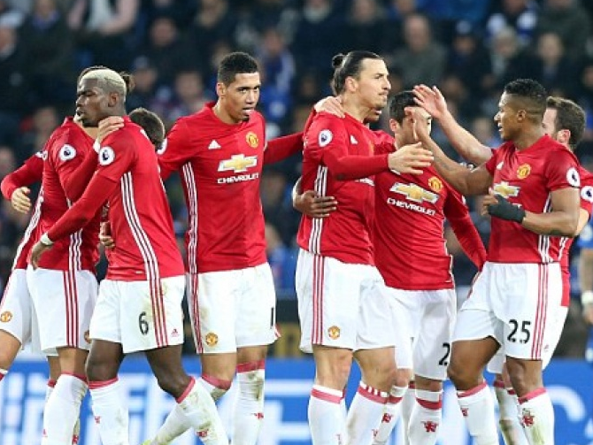 Manchester United "vô đối" về bán áo đấu