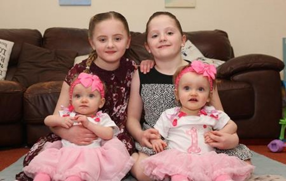 hy huu gia dinh co hai cap sinh doi trung ngay sinh