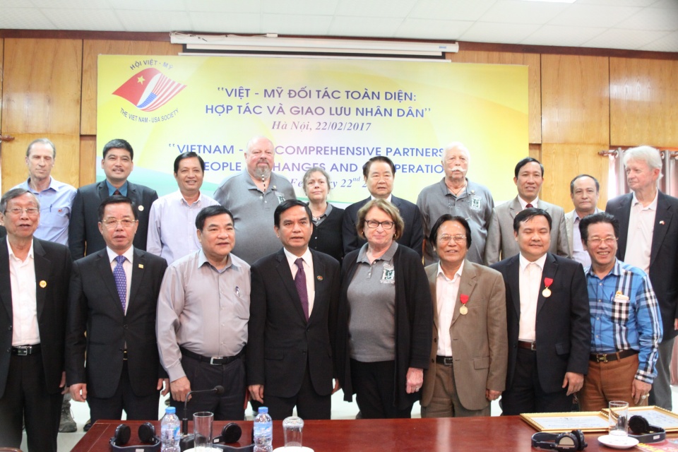 cuu binh viet my chat xuc tac gan ket giao luu nhan dan