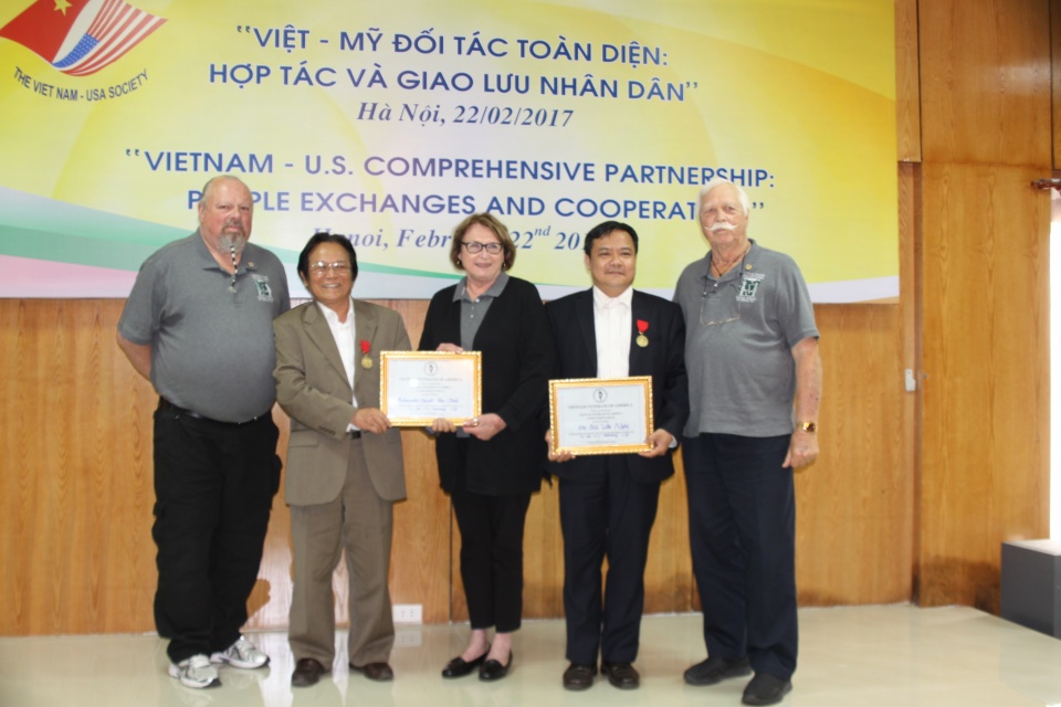 cuu binh viet my chat xuc tac gan ket giao luu nhan dan