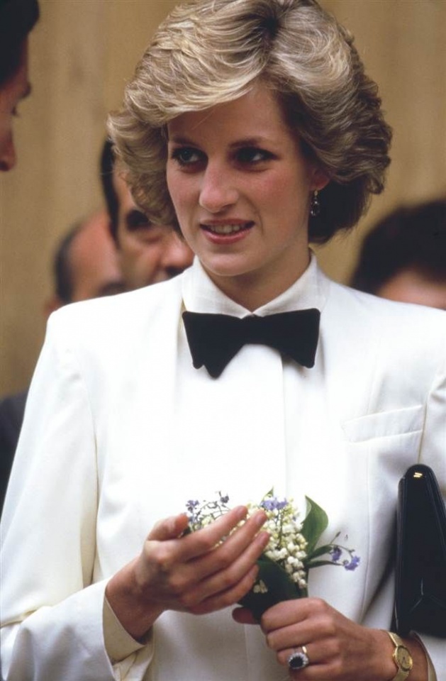 Công nương Diana - Biểu tượng thời trang sống mãi với thời gian cong nuong diana bieu tuong thoi trang song mai voi thoi gian