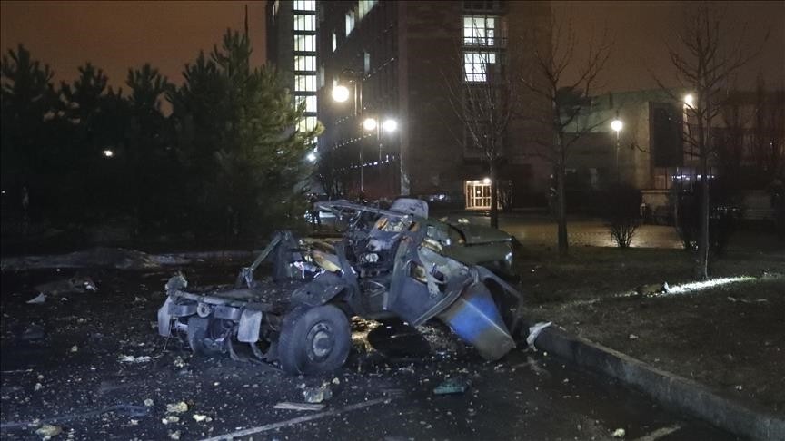 Một chiếc xe phát nổ ngay trong bãi đỗ gần trụ sở tòa nhà chính quyền địa phương tại trung tâm thành phố Donetsk ở miền Đông Ukraine. (Nguồn: AA)