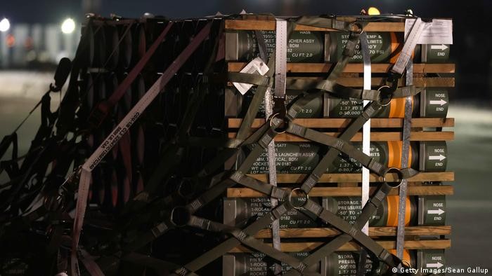 Căng thẳng Nga-Ukraine: Ai cung cấp vũ khí cho Kiev? Căng thẳng Nga-Ukraine: Ai cung cấp vũ khí cho Kiev?