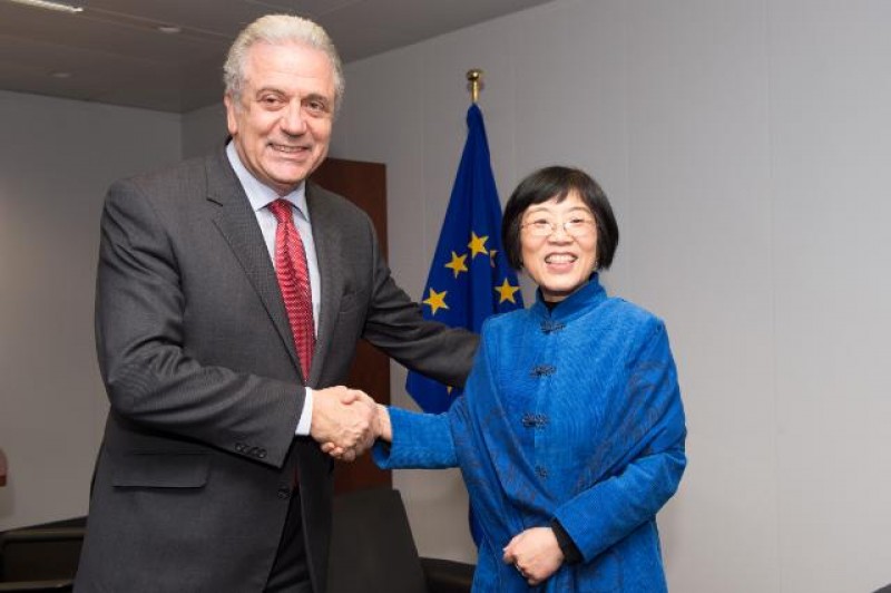 trung quoc eu mien thi thuc luu tru ngan han cho ho chieu ngoai giao