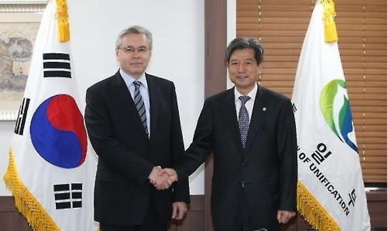 nga han quoc thao luan ve du an van chuyen than qua trieu tien