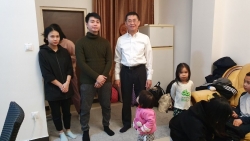 Đại sứ Nguyễn Tuấn: Trăn trở làm sao giúp được nhiều hơn nữa đồng bào từ Ukraine gặp nạn