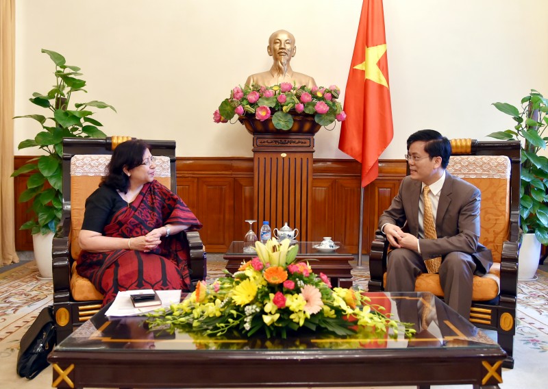 Thứ trưởng Hà Kim Ngọc tiếp Đoàn INCB thu truong ha kim ngoc tiep doan incb