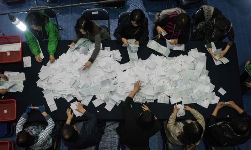 bau cu quoc hoi han quoc dang cam quyen mat da so phieu