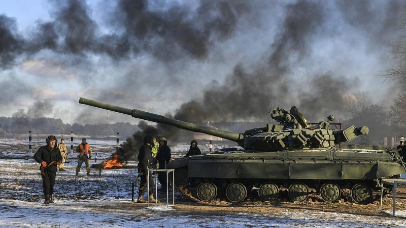 Quân đội Ukraine đã diễn tập tình huống đẩy lùi một cuộc tấn công của xe tăng và bộ binh xâm nhập khu vực phòng thủ của mình gần biên giới Crimea được sáp nhập vào Nga. (Nguồn: Keystone)