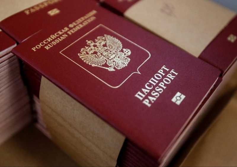 Nga bắt đầu công bố kế hoạch cấp hộ chiếu cho người dân miền Đông Ukraine vào năm 2019. (Nguồn: Reuters)