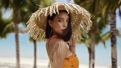 Hoa hậu Tiểu Vy khoe sắc dưới nắng vàng, biển xanh đảo ngọc Phú Quốc