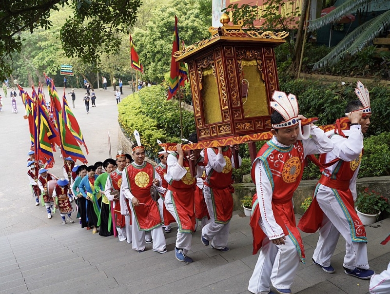 Chủ tịch nước Nguyễn Xuân Phúc dâng hương tưởng nhớ các Vua Hùng