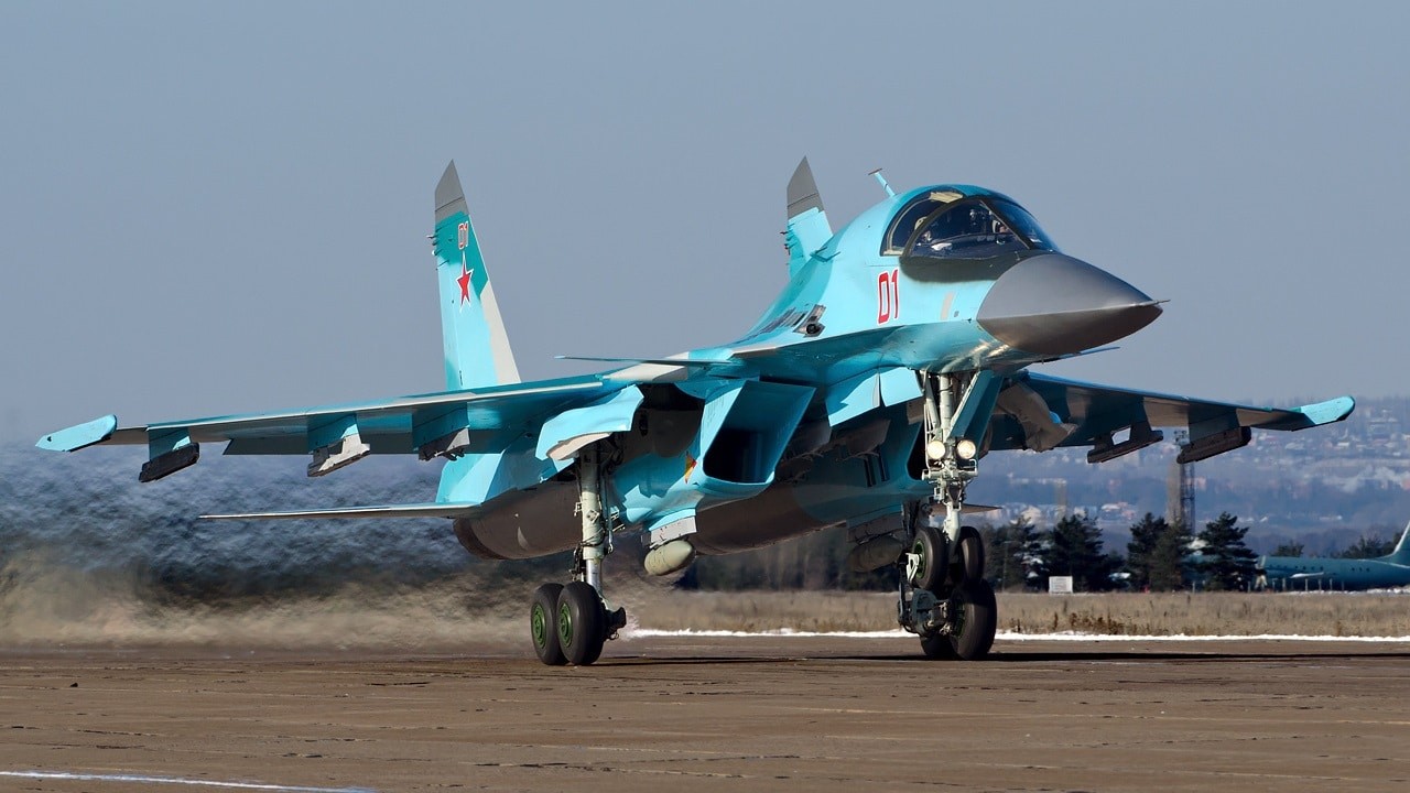 Thị trường mua bán vũ khí đang bị ảnh hưởng nhiều từ xung đột Nga-Ukraine. Ảnh minh họa: máy bay ném bom Su-34 của Nga. (Nguồn: Creative Commons)
