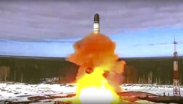 Vụ thử tên lửa đạn đạo mang đầu đạn hạt nhân (ICBM) Sarmat RS-28 của Nga. (Nguồn: creativebuzz) Vụ thử tên lửa đạn đạo mang đầu đạn hạt nhân (ICBM) Sarmat RS-28 của Nga. (Nguồn: creativebuzz)