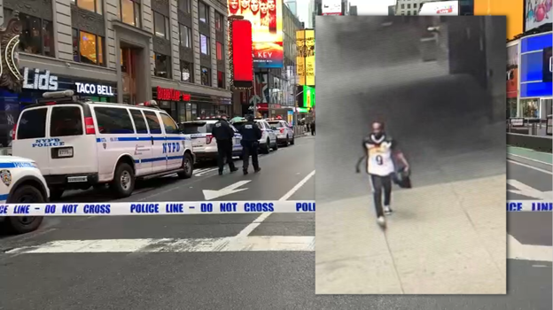 Khu vực tại Quảng trường Thời đại xảy ra vụ xả súng và bức ảnh của nghi phạm, (Nguồn: NBC) Khu vực tại Quảng trường Thời đại xảy ra vụ xả súng và bức ảnh của nghi phạm, (Nguồn: NBC)