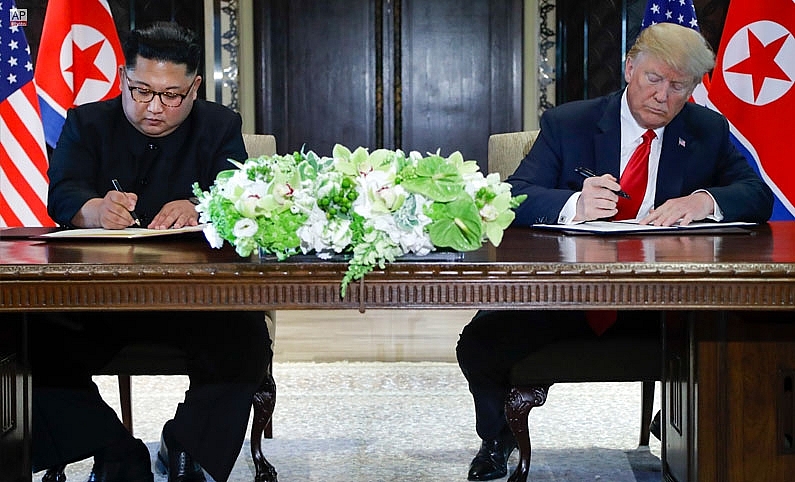 Tuyên bố chung Singapore do cựu Tổng thống Mỹ Donald Trump và nhà lãnh đạo Kim Jong Un ký vào tháng 6/2018. (Nguồn: Tuyên bố chung Singapore do cựu Tổng thống Mỹ Donald Trump và nhà lãnh đạo Kim Jong Un ký vào tháng 6/2018. (Nguồn: