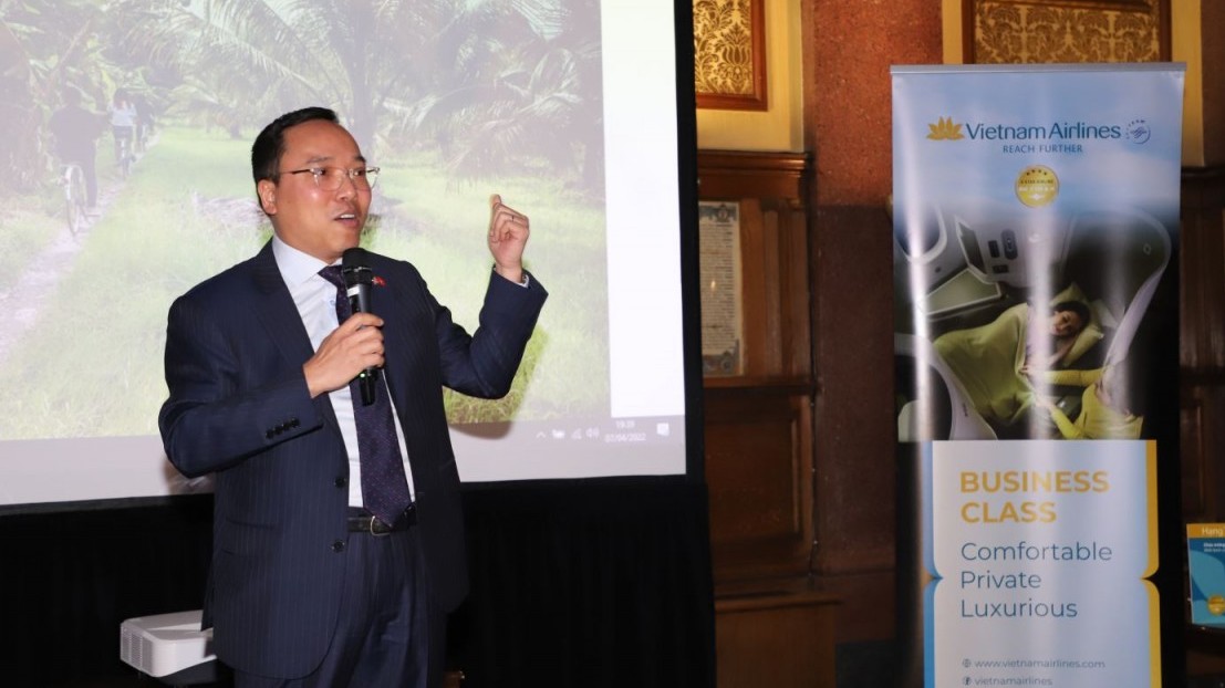 co quan dai dien viet nam o nuoc ngoai dong hanh cung dat nuoc mo cua phuc hoi