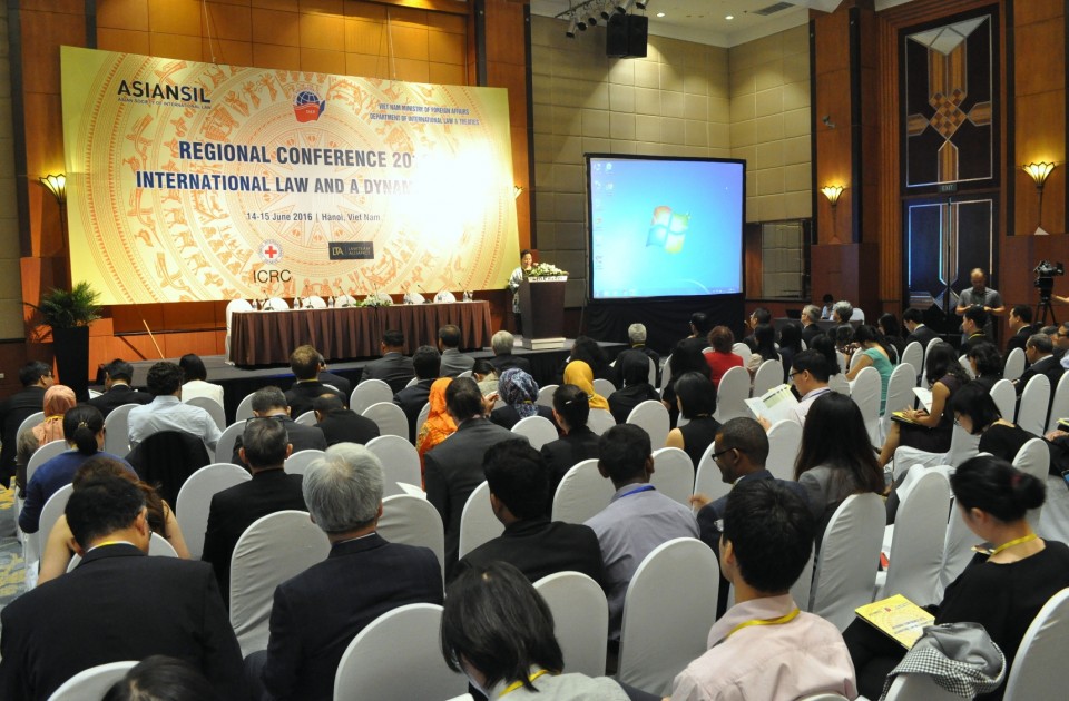 chau a hieu sau luat quoc te de doi pho voi cac thach thuc