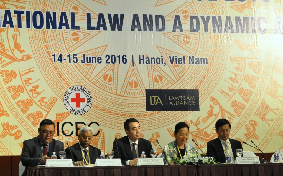 chau a hieu sau luat quoc te de doi pho voi cac thach thuc