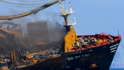 Tàu chở hàng bốc cháy ngoài khơi Sri Lanka, Singapore phát lệnh điều tra