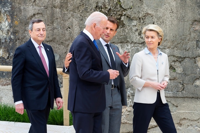 Thượng đỉnh G7: 'Túm' trọn khoảnh khắc hậu trường của các nhà lãnh đạo