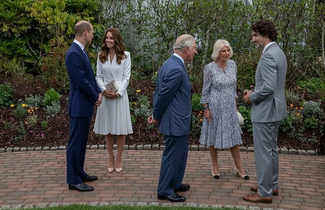 Khi thượng đỉnh G7 năm nay được tổ chức tại Anh, trên cương vị đại diện nước chủ nhà, Nữ hoàng Elizabeth II và các thành viên gia đình hoàng gia đã đích thân chào đón các nhà lãnh đạo thế giới.