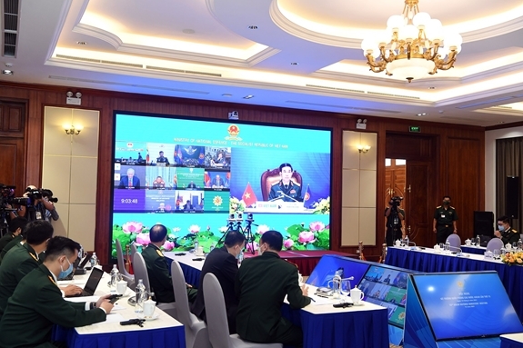 Hội nghị ADMM-15 cũng thông qua Tuyên bố Bander Seri Begawan kỷ niệm 15 năm ADMM hướng tới một ASEAN sẵn sàng cho tương lai, hòa bình và thịnh vượng. (Nguồn: QĐND)