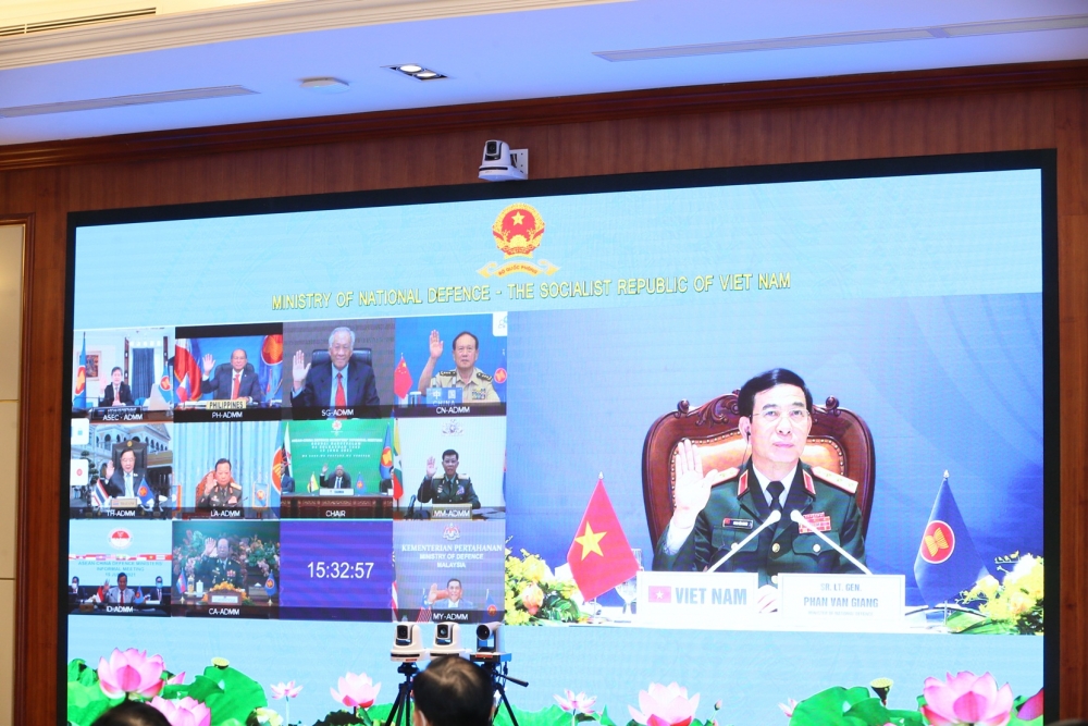 Bộ trưởng Bộ Quốc Phòng Phan Văn Giang tham dự Cuộc gặp không chính thức Bộ trưởng Quốc phòng ASEAN-Trung Quốc ngày 15/6. (Nguồn: BQP)