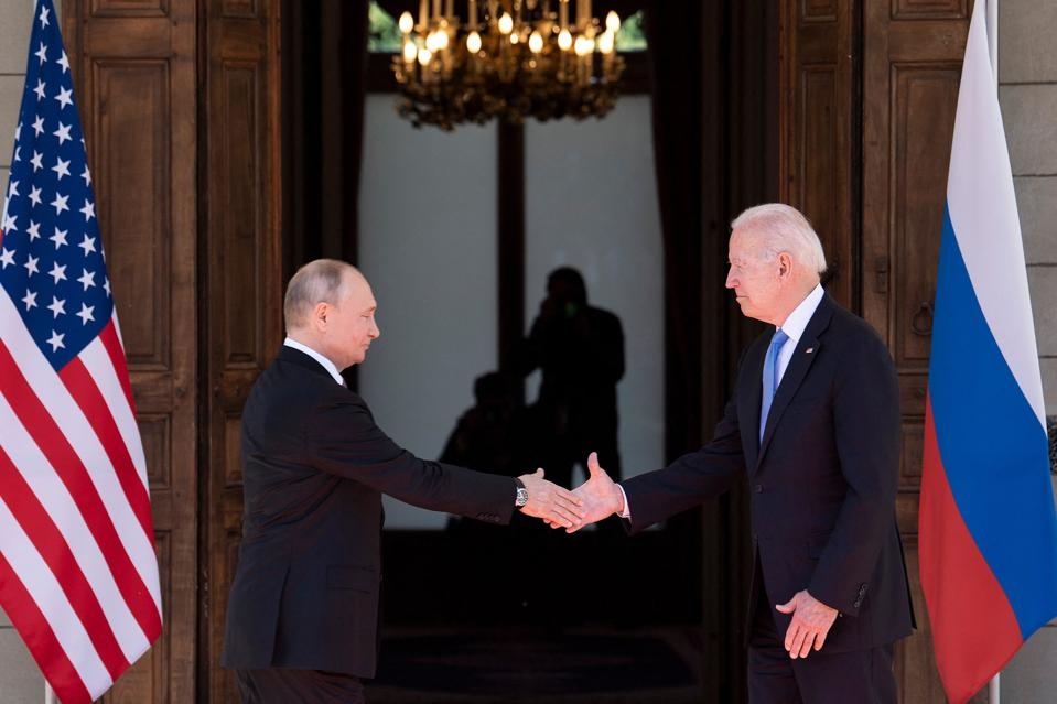 Hội nghị thượng đỉnh đầu tiên giữa Tổng thống Nga Vladimir Putin và người đồng cấp Mỹ Joe Biden được nhiều chuyên gia đánh giá là 'mang tính xây dựng' và có ý nghĩa quan trọng. (Nguồn: AFP)