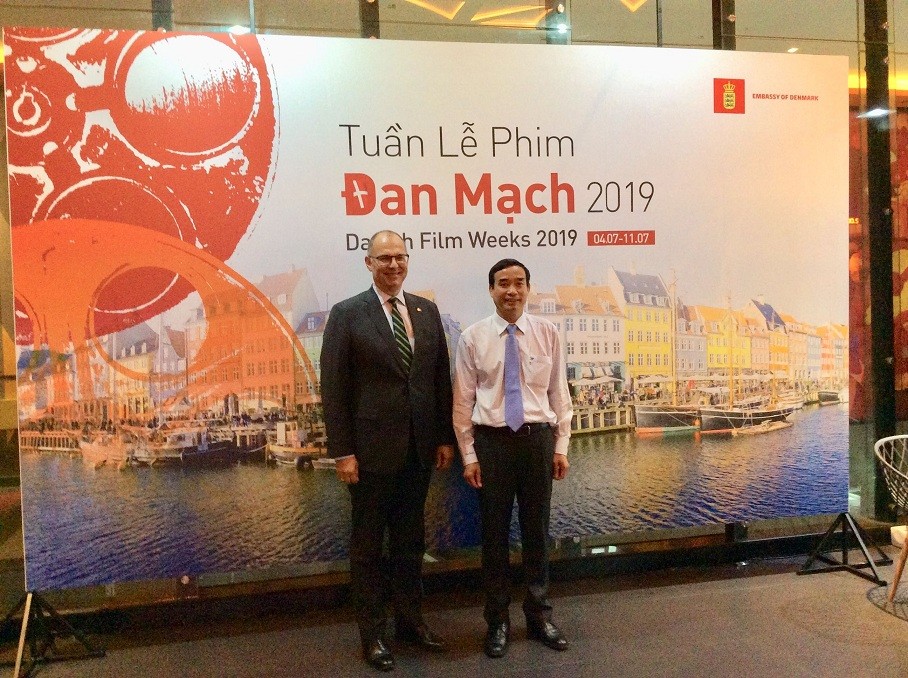 Đại sứ Đan Mạch Kim Højlund Christensen và Phó Chủ tịch Đà Nẵng Lê Trung Chính khai mạc Tuần phim Đan Mạch 2019 tại Đà Nẵng. (Nguồn: ĐSQ Đan Mạch tại Việt Nam)