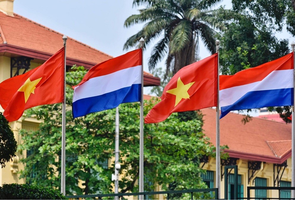 Treo Quốc kỳ khi đón khách cấp cao nước ngoài (Phần 1) Treo Quốc kỳ khi đón khách cấp cao nước ngoài (Phần 1)