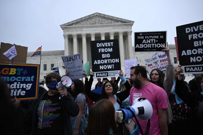 Phán quyết của Tòa án Tối cao Mỹ về quyền phá thai gây tranh cãi