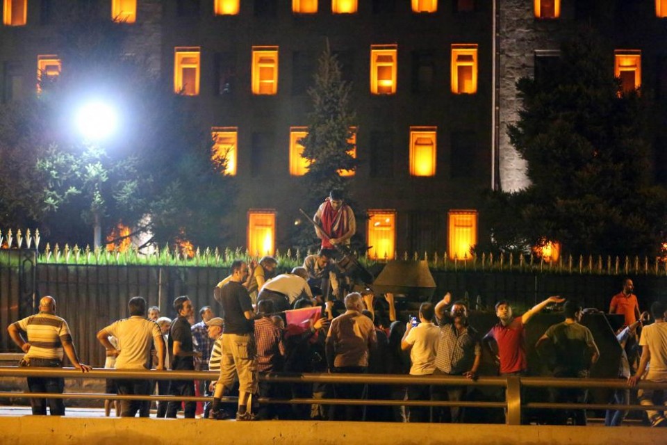 tho nhi ky hon loan vi dao chinh