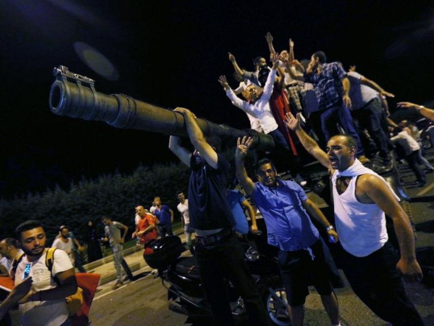 tong thong erdogan tuyen bo chinh phu nam quyen kiem soat