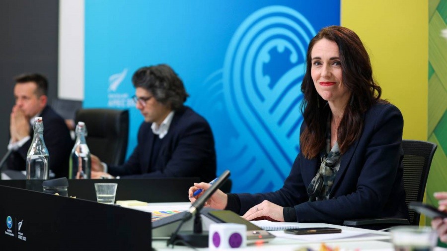 Thủ tướng New Zealand Jacinda Ardern chủ trì cuộc họp APEC diễn ra dưới hình thức trực tuyến nhằm ứng phó với đại dịch Covid-19. (Nguồn: APEC)