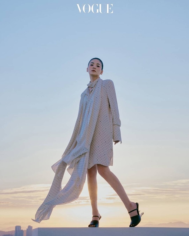 'Quốc bảo nhan sắc' xứ Hàn Song Hye Kyo khoe thần thái đỉnh cao trên bìa tạp chí