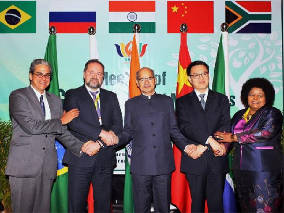 brics tim kiem khuon kho phap ly cung ran chong khung bo
