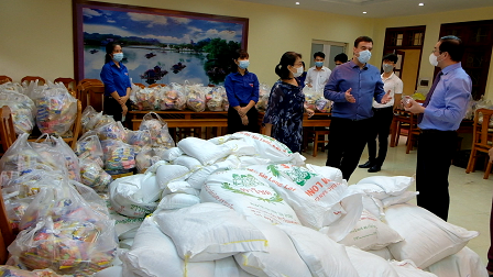 Buổi trao tượng trưng diễn ra tại trụ sở Huyện ủy Mỹ Đức với sự chứng kiến của Đại sứ Israel tại Việt Nam Nadav Eshcar và Bí thư Huyện ủy Mỹ Đức Nguyễn Ngọc Việt. Buổi trao tượng trưng diễn ra tại trụ sở Huyện ủy Mỹ Đức với sự chứng kiến của Đại sứ Israel tại Việt Nam Nadav Eshcar và Bí thư Huyện ủy Mỹ Đức Nguyễn Ngọc Việt.