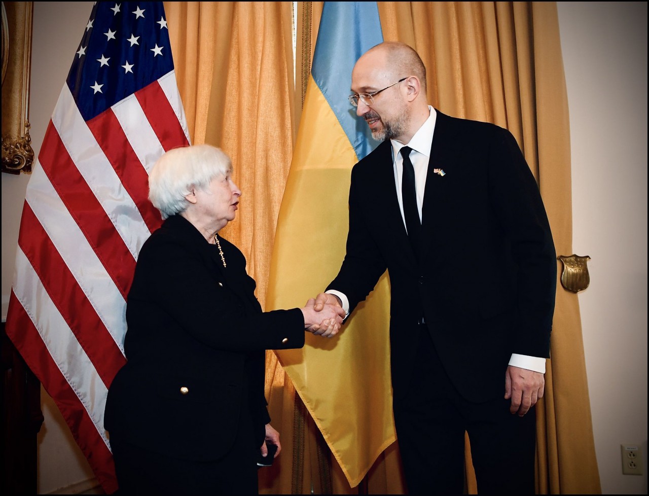Thủ tướng Ukraine Denys Shmyhal và Bộ trưởng Tài chính Mỹ Janet Yellen đã thảo luận về an ninh năng lượng và việc gia tăng các biện pháp trừng phạt Nga trong một cuộc điện đàm. (Nguồn: Twitter) Thủ tướng Ukraine Denys Shmyhal và Bộ trưởng Tài chính Mỹ Janet Yellen đã thảo luận về an ninh năng lượng và việc gia tăng các biện pháp trừng phạt Nga trong một cuộc điện đàm. (Nguồn: Twitter)