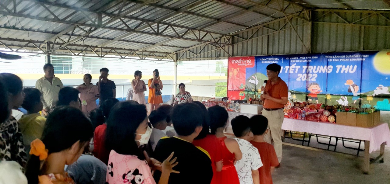 Tết Trung thu ấm áp của thiếu nhi gốc Việt tại Sihanoukville (Campuchia)
