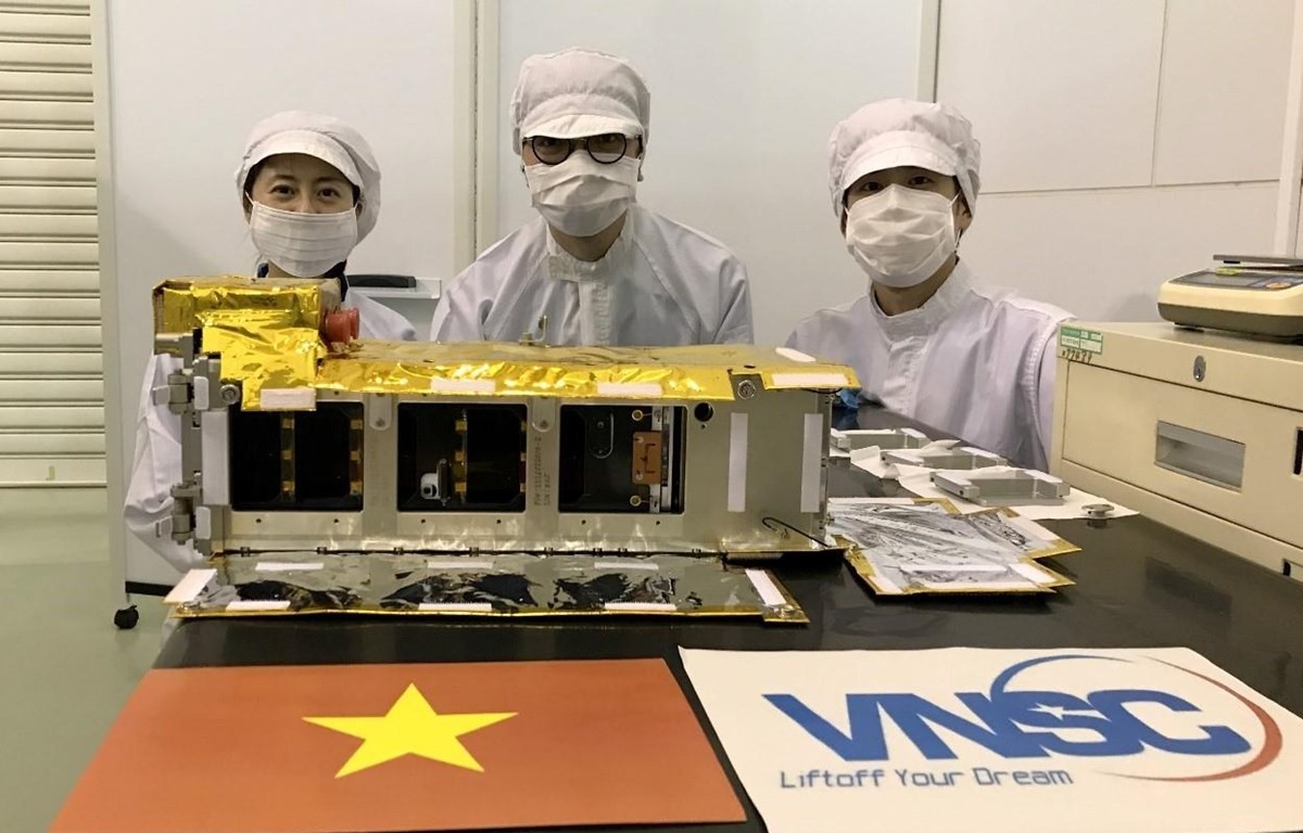 Vệ tinh NanoDragon của Việt Nam chính thức bàn giao cho Nhật Bản ngày 17/8/2021. (Nguồn: VNSC)