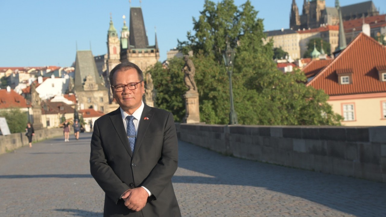 Đại sứ Thái Xuân Dũng: Dù cách xa Việt Nam hơn 10.000 km nhưng ở Czech tôi vẫn cảm thấy gần gũi, ấm cúng như ở nhà Đại sứ Thái Xuân Dũng: Dù cách xa Việt Nam hơn 10.000 km nhưng ở Czech tôi vẫn cảm thấy gần gũi, ấm cúng như ở nhà