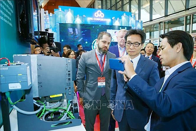 Việt Nam hiện coi chuyển đổi kỹ thuật số là chìa khóa để thúc đẩy nền kinh tế. (Nguồn: TTXVN) Việt Nam hiện coi chuyển đổi kỹ thuật số là chìa khóa để thúc đẩy nền kinh tế. (Nguồn: TTXVN)