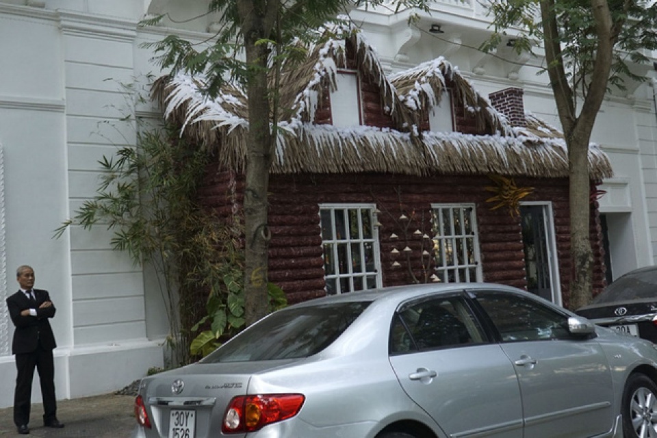 sac mau noel tran ngap duong pho ha noi