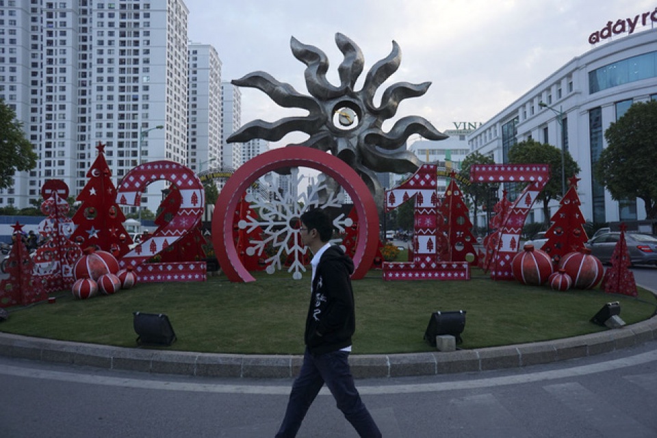 sac mau noel tran ngap duong pho ha noi