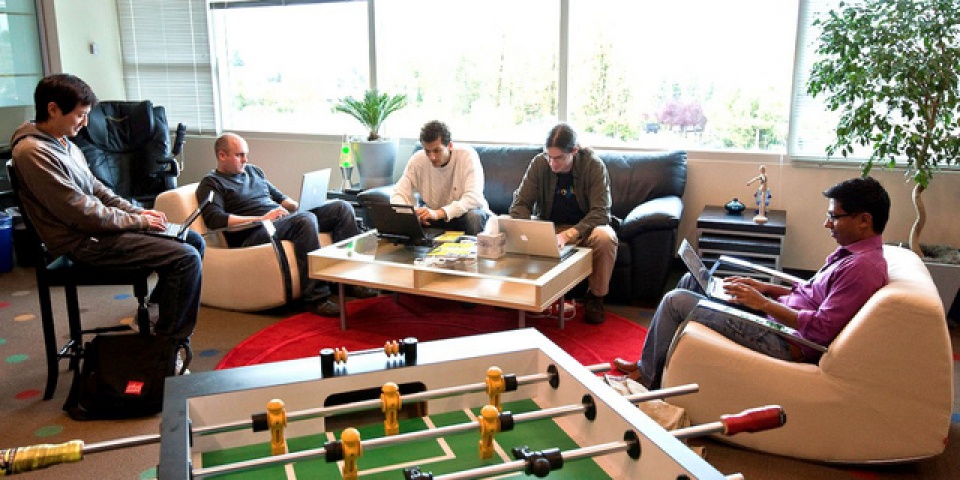 nam 2017 google se dung 100 nang luong sach tu gio va anh sang mat troi